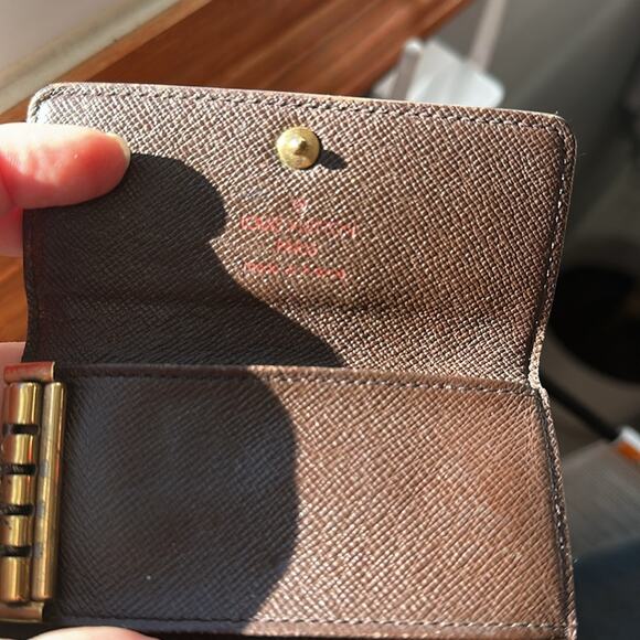LV Damier Key Holder - Picture 5 of 8